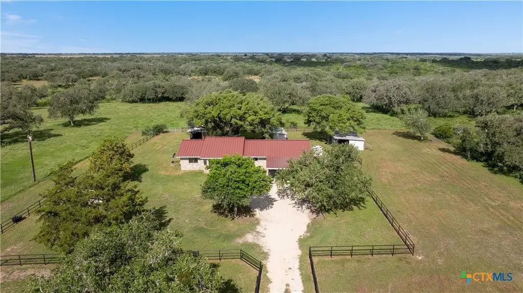 1033 Fm 1351, Goliad