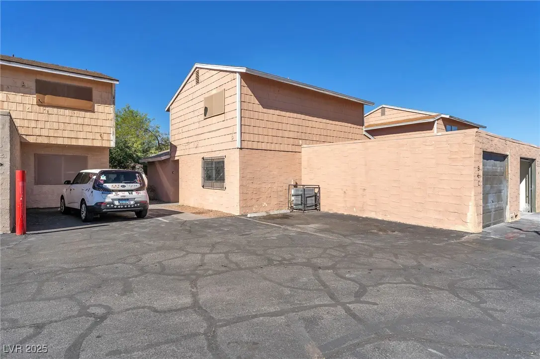 Photo of Listing #2710384