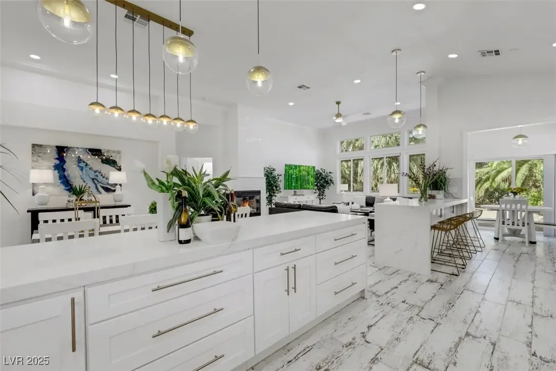 Photo of Listing #2710255