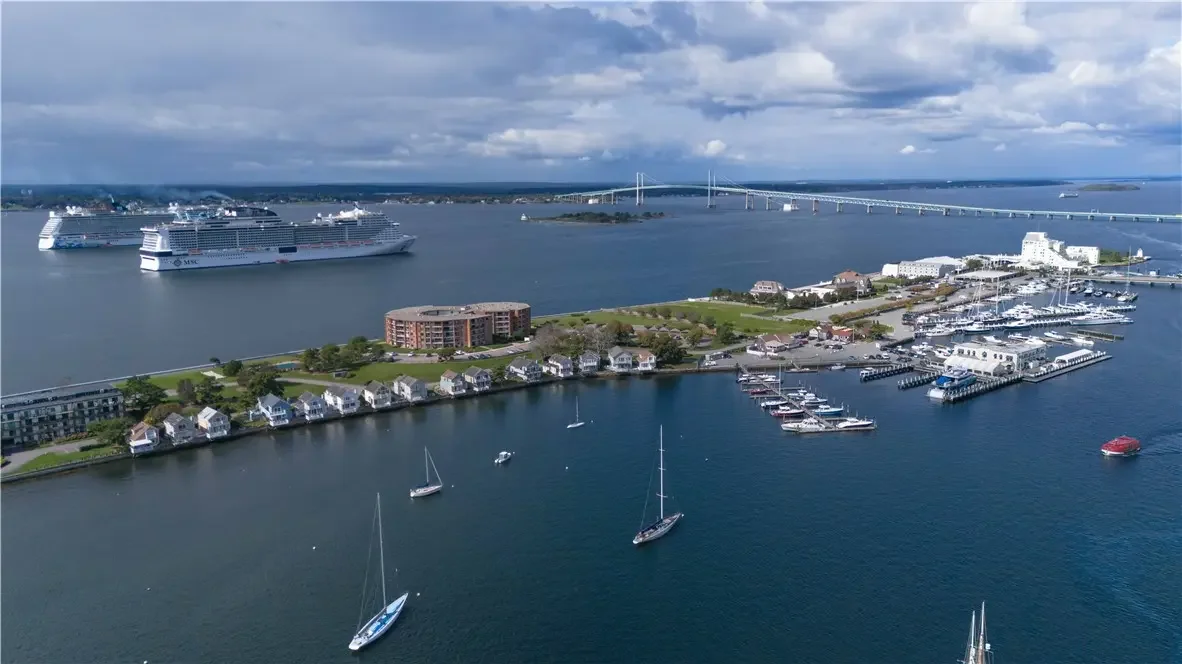 1209 Capella Way S # 1209, Newport