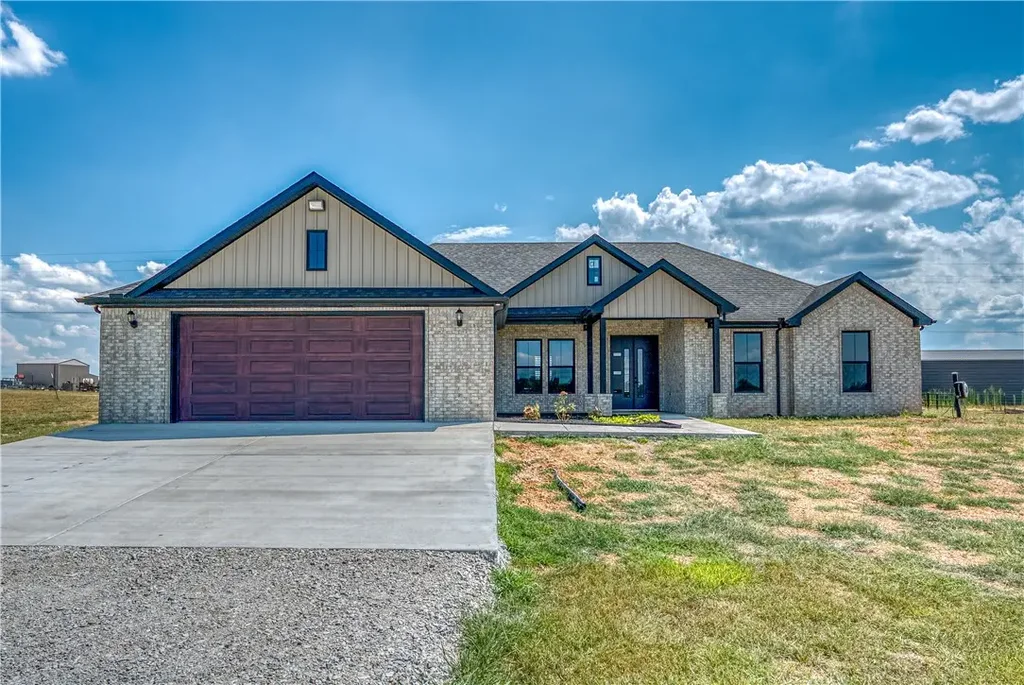 5946 S 65 Highway, Harrison