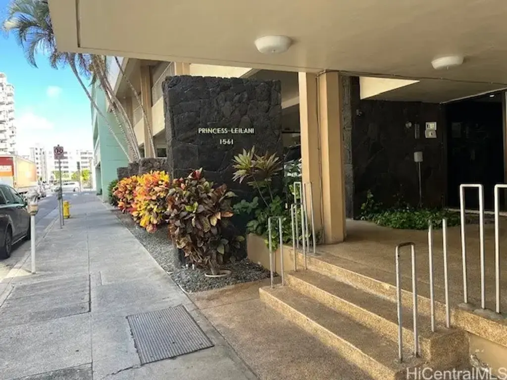 1561 Kanunu Street # 1507, Honolulu