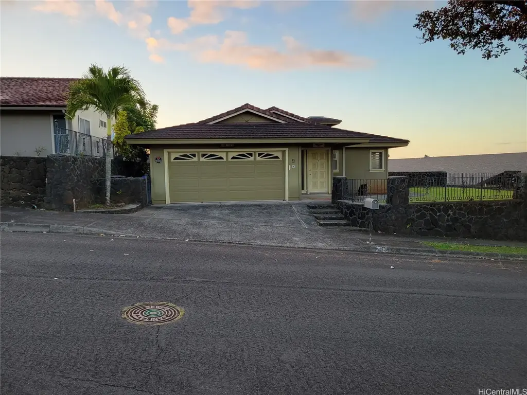 98-1927 Wilou Street, Aiea