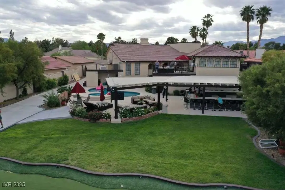 Photo of Listing #2711056