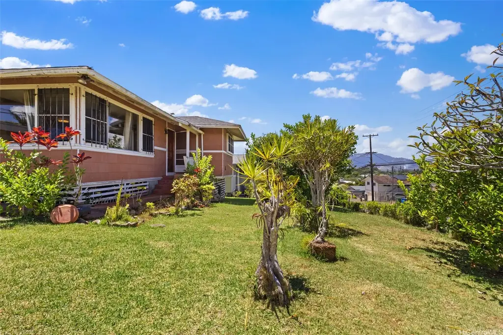 1745 Koikoi Street, Wahiawa