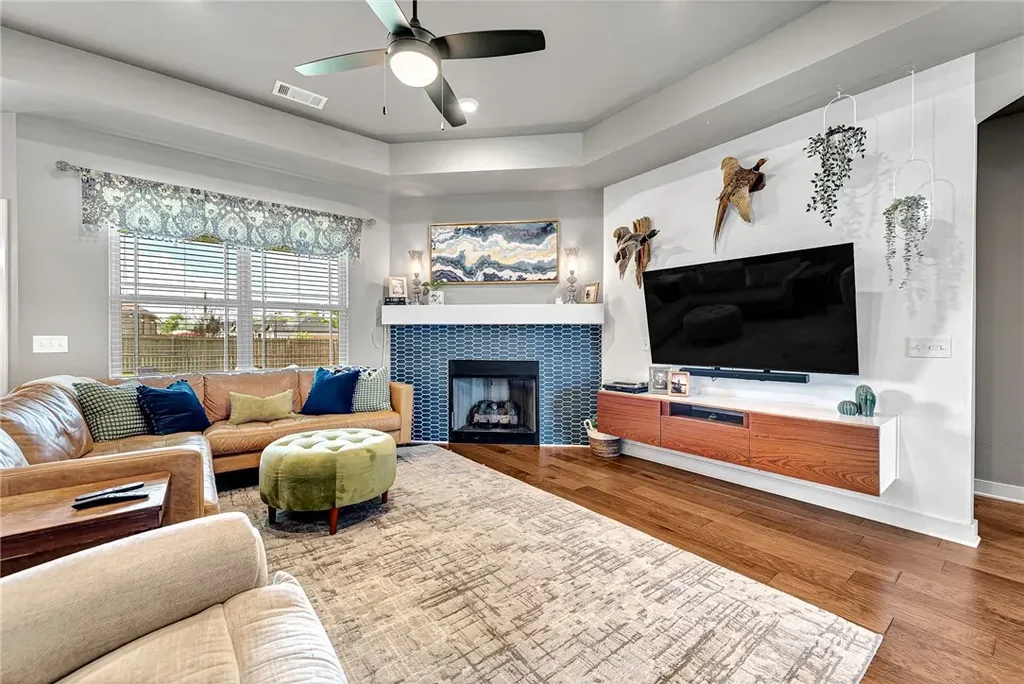 308 Deere Run Drive, Cave Springs