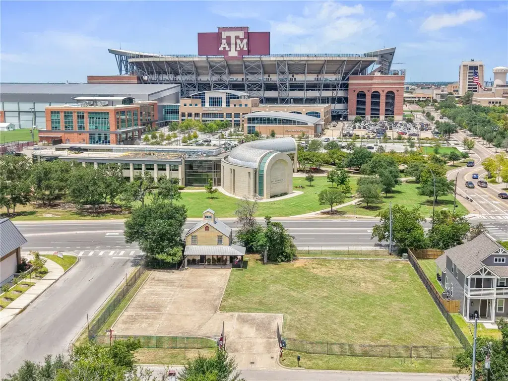 101 Fairview Avenue, College Station