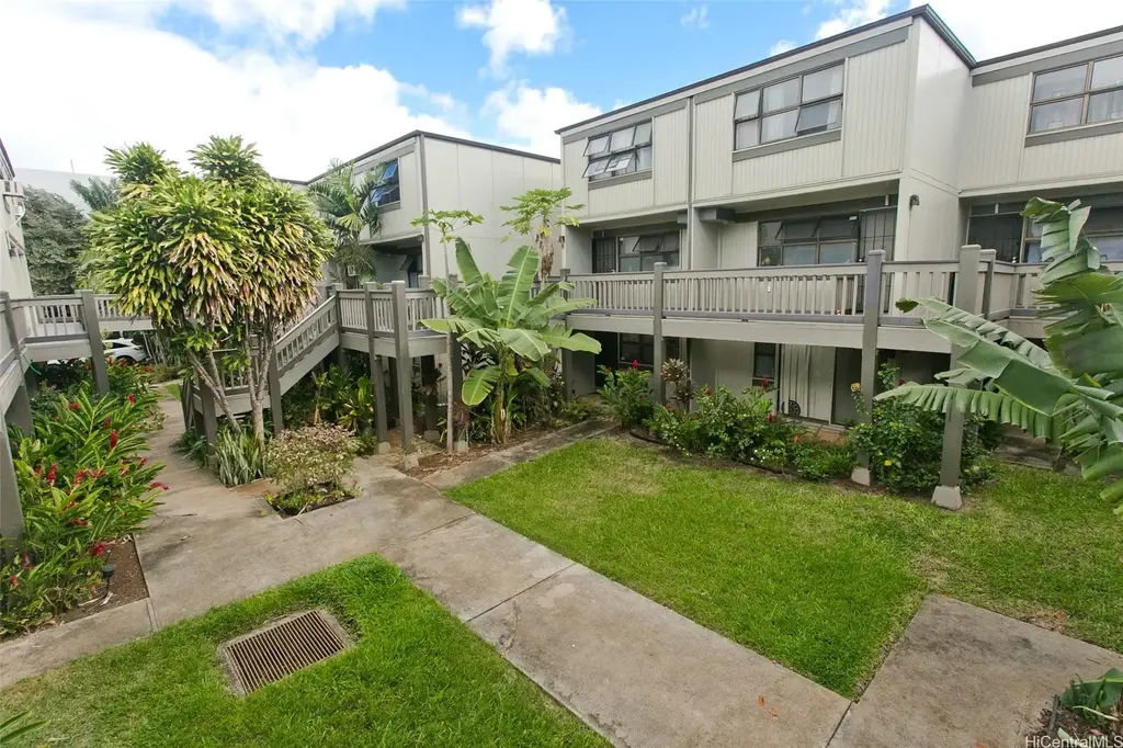 98-310 Kamehameha Highway # 103, Aiea