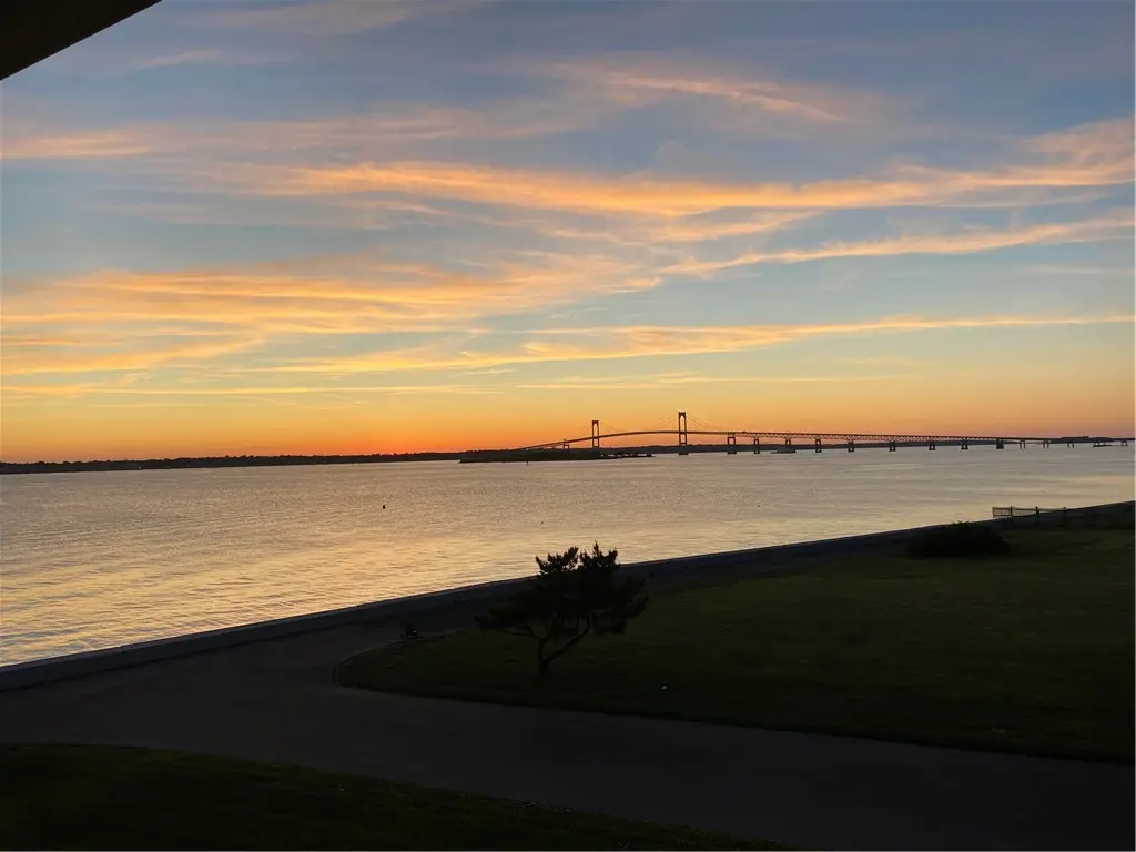 1204 Capella S St, Newport