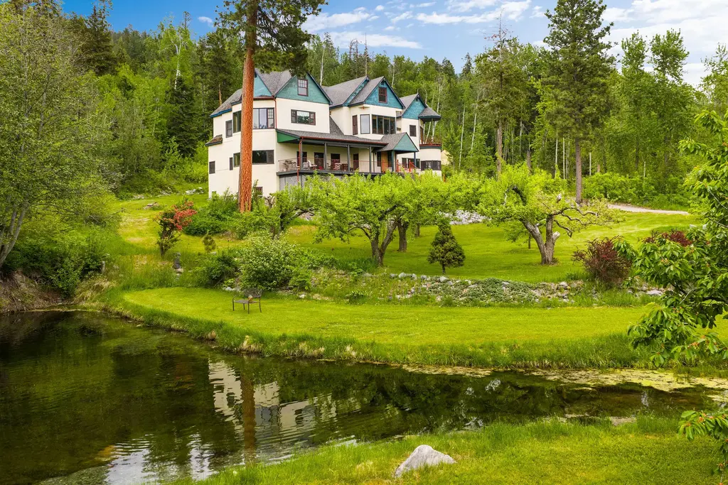 20322 Mt Highway 35, Bigfork