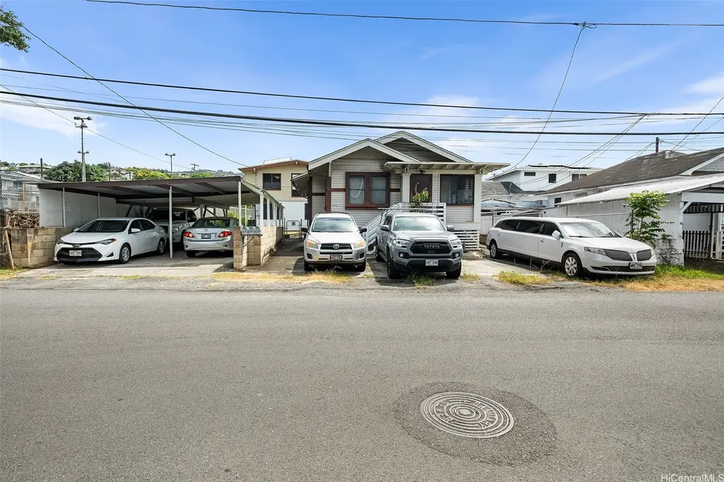 628 Kunawai Lane # B, Honolulu