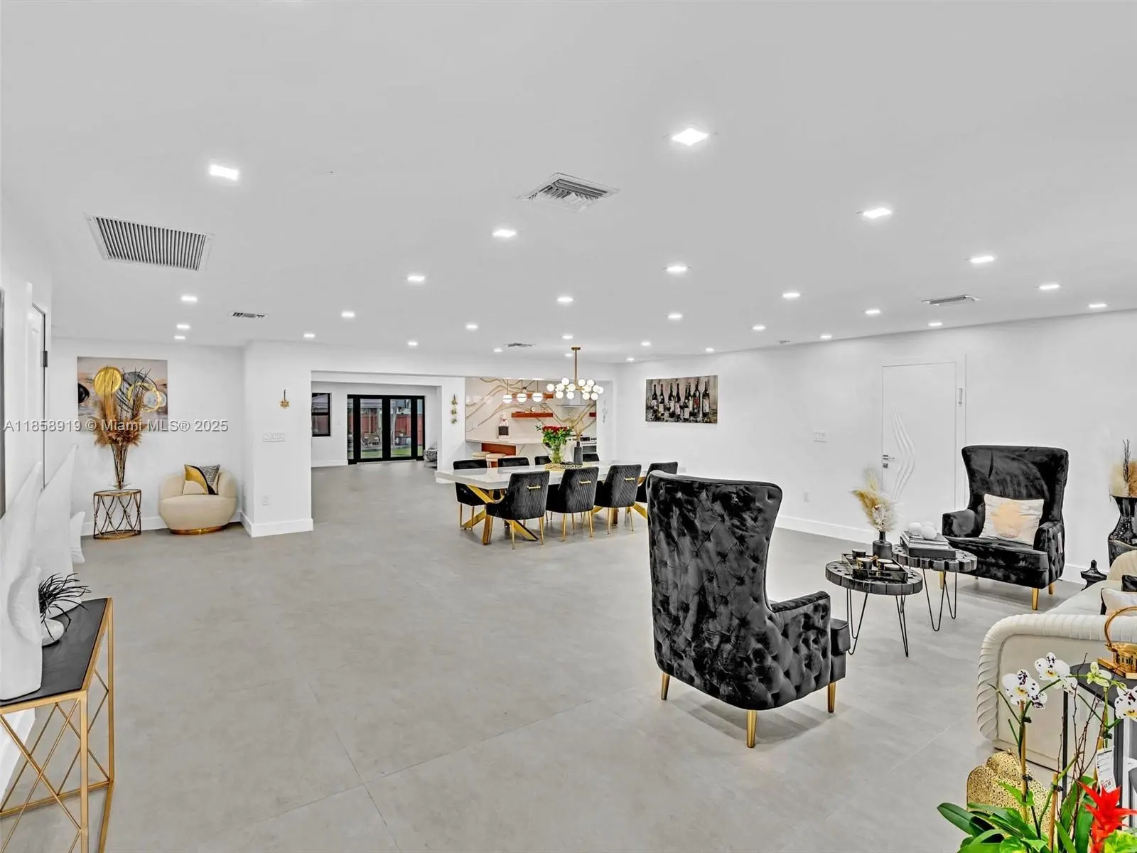 Photo of Listing #A11858919