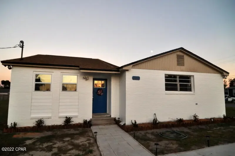 802 College Avenue, Panama City