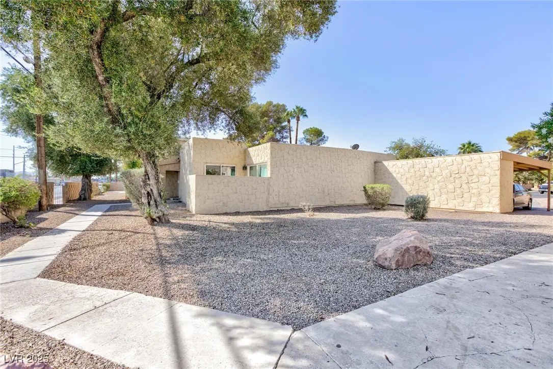 Photo of Listing #2711496