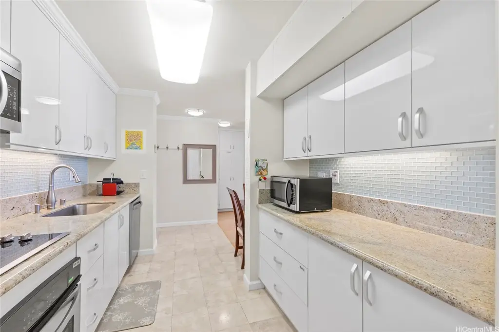 1561 Kanunu Street # 2107, Honolulu