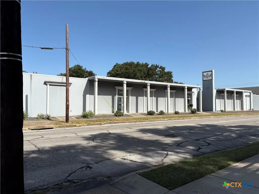 412 N Main Street, Victoria