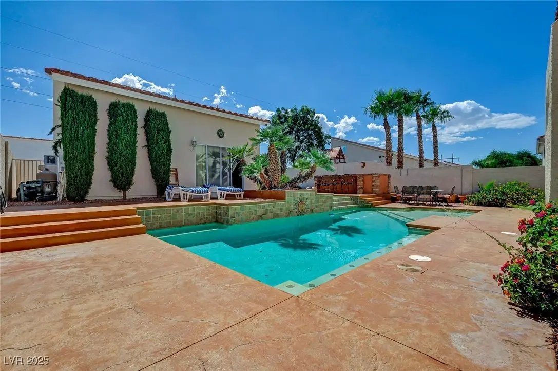 Photo of Listing #2711562