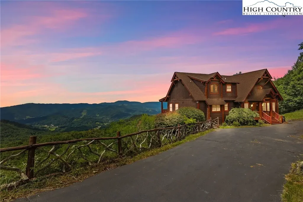 635 Acorn Nvno, Zionville