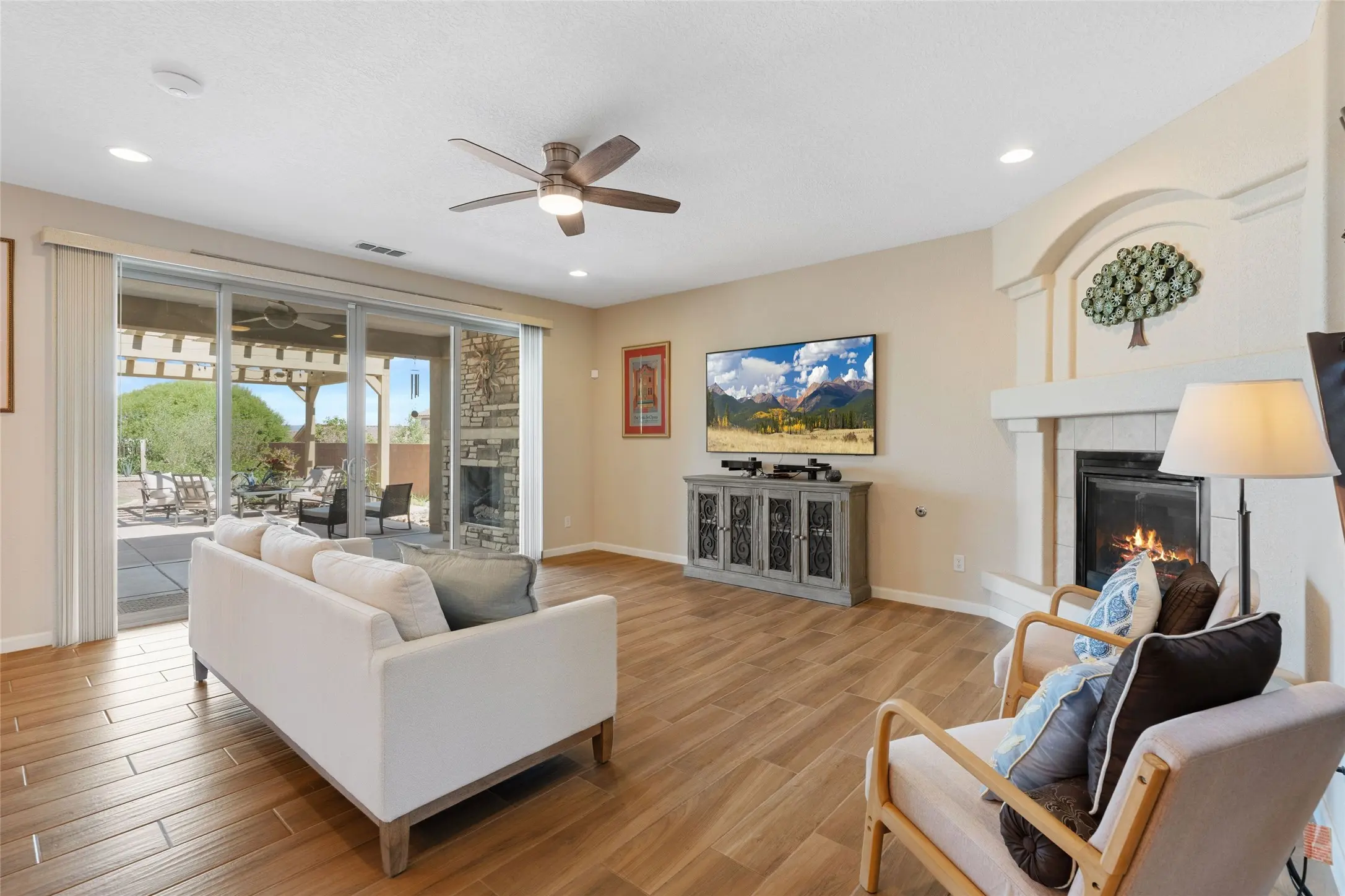 4193 Las Brisas, Santa Fe