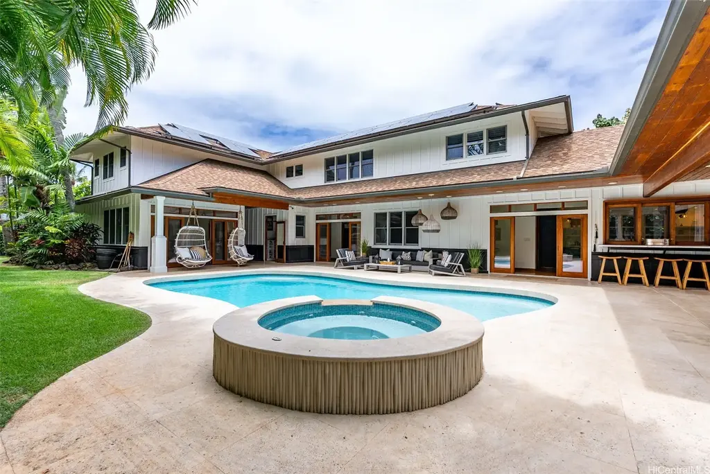 127 Mokumanu Drive, Kailua