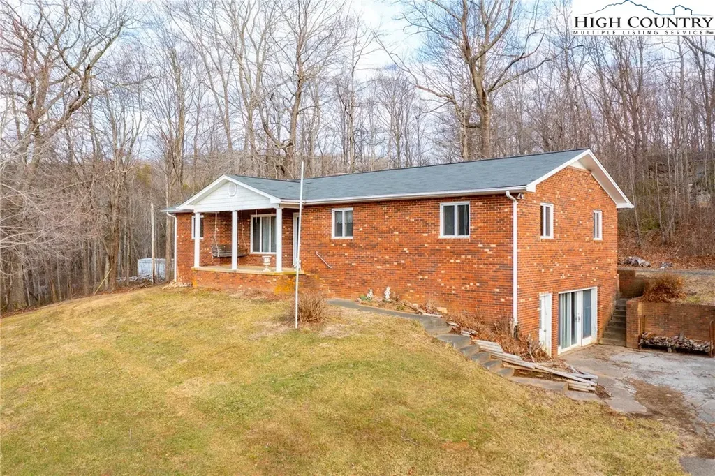 159 Airport Road, Jefferson