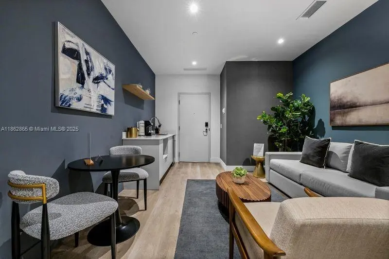 Photo of Listing #A11862865