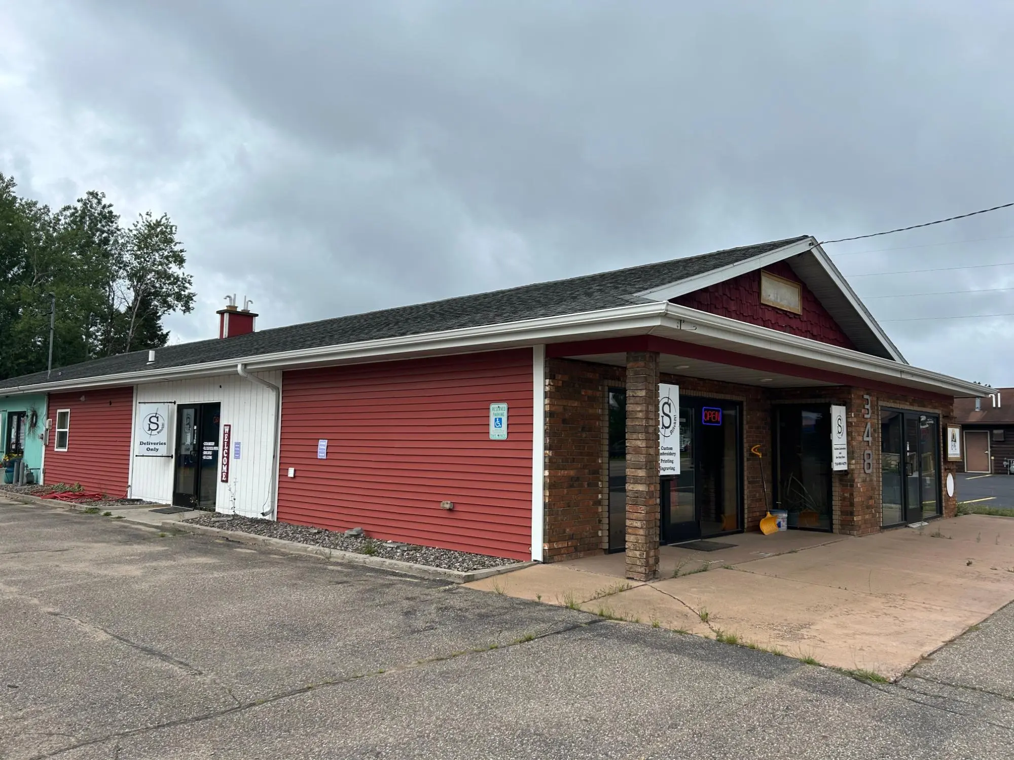 330/348 Pine St W, Eagle River