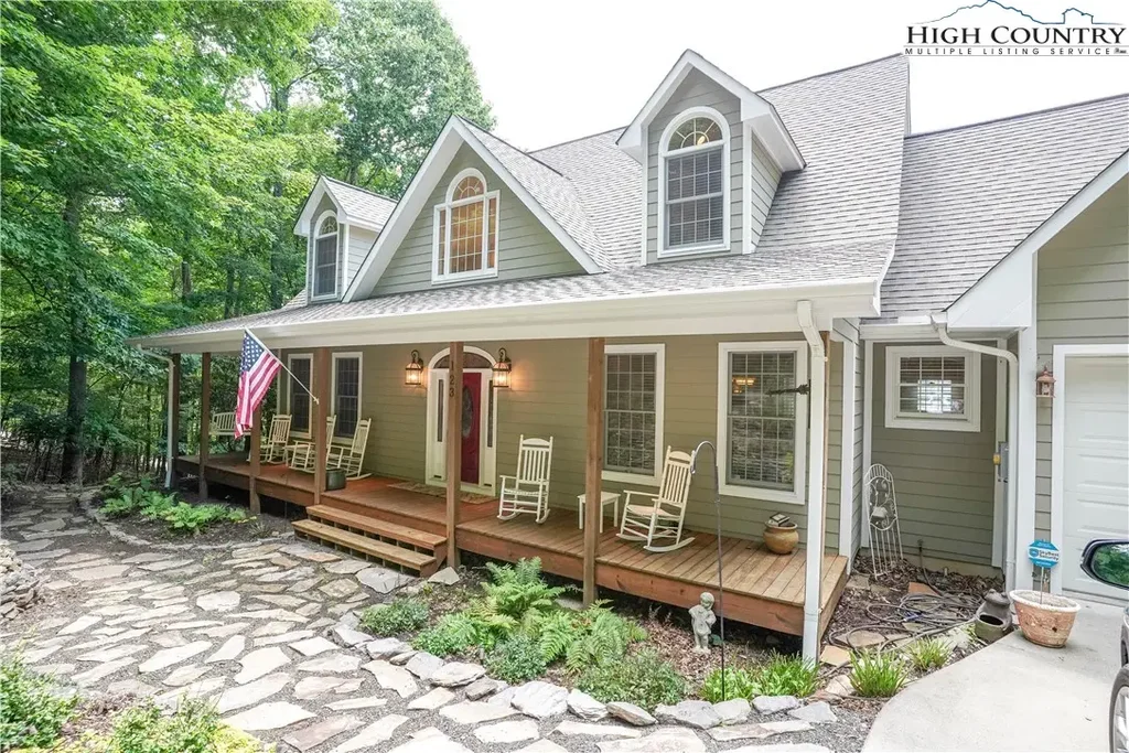 123 Laura Avenue, West Jefferson