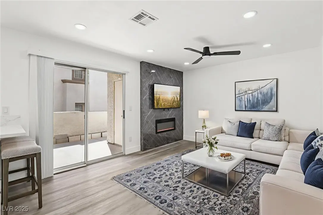 Photo of Listing #2713015