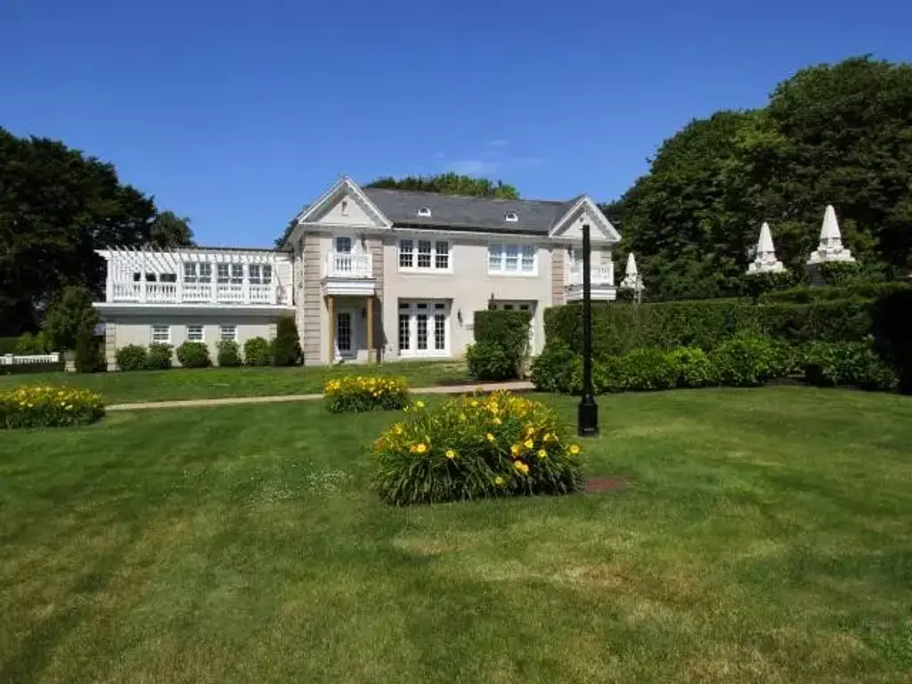 241 Ruggles Ave # B, Newport