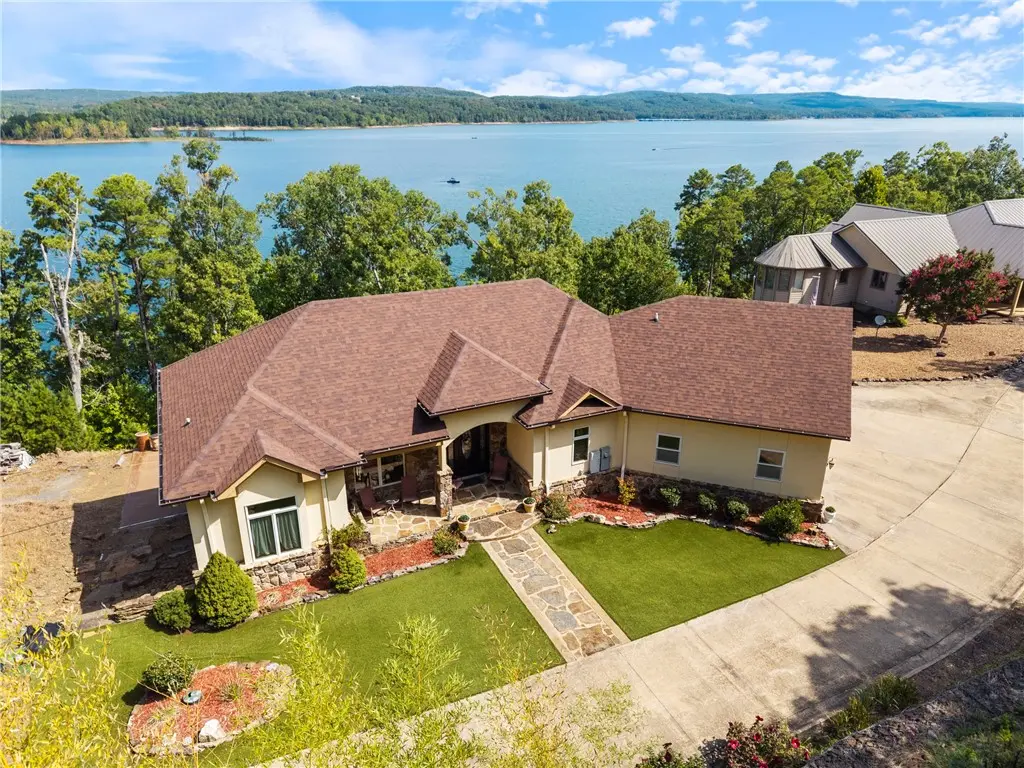 228 E Windfall Lane, 