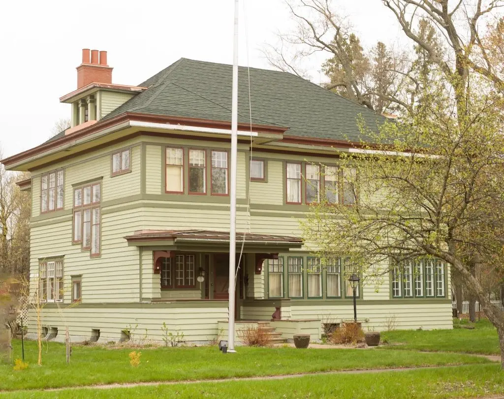 1200 6th St E, Merrill