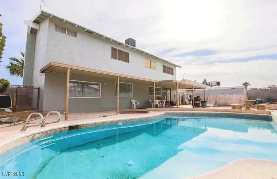 Photo of Listing #2711103