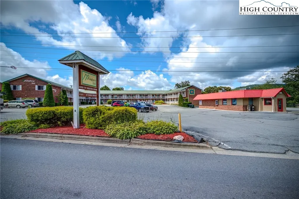 341 N Main Street, Sparta