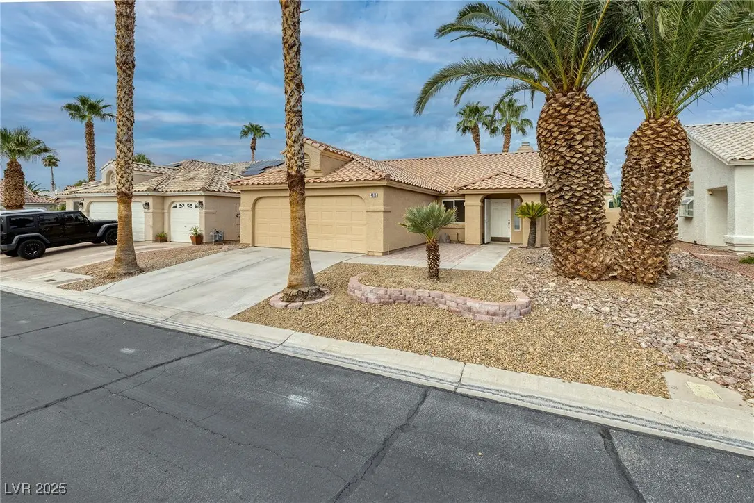 Photo of Listing #2713043