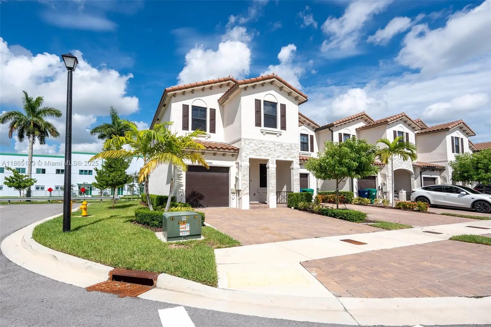 Photo of Listing #A11865173