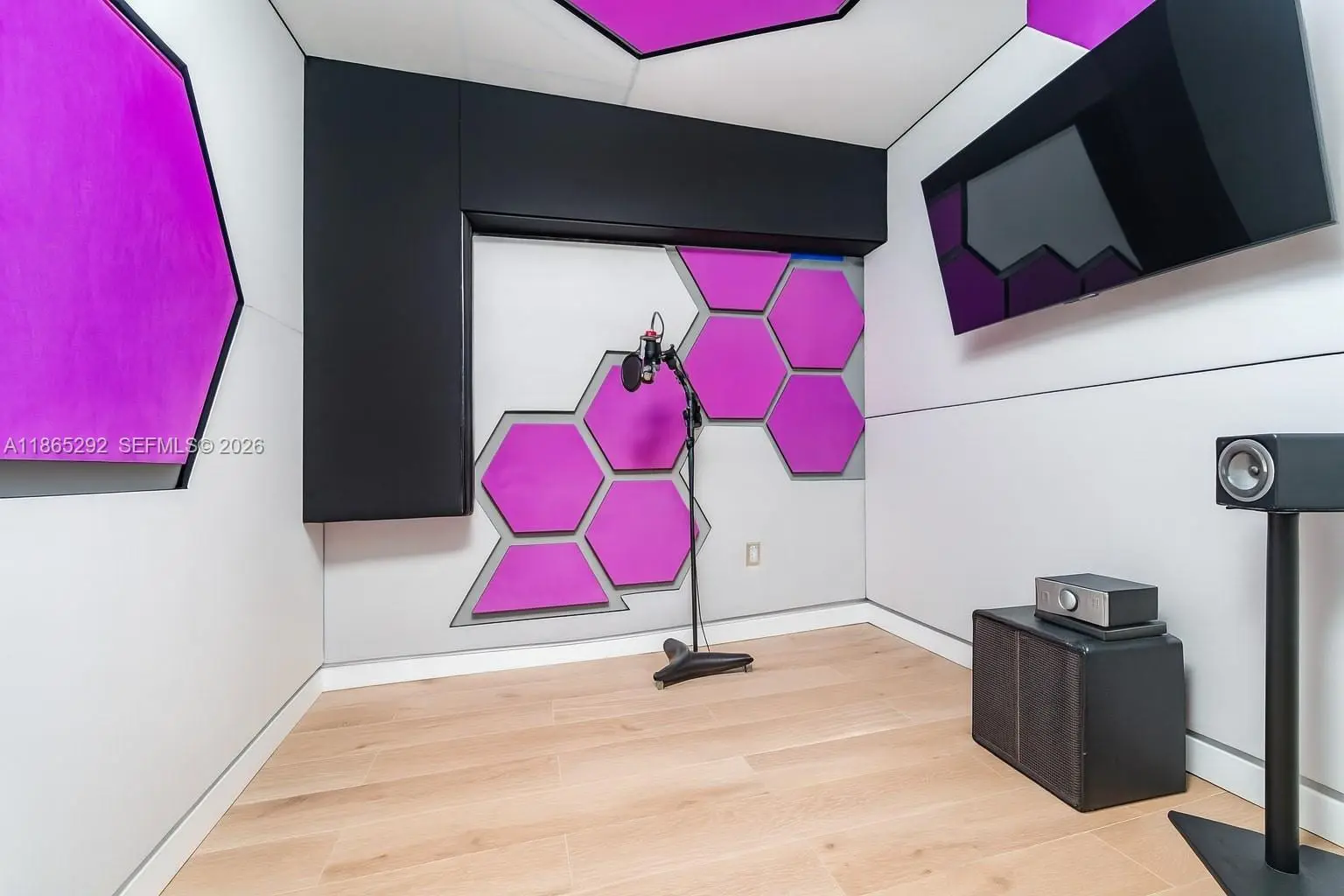 Photo of Listing #A11865292