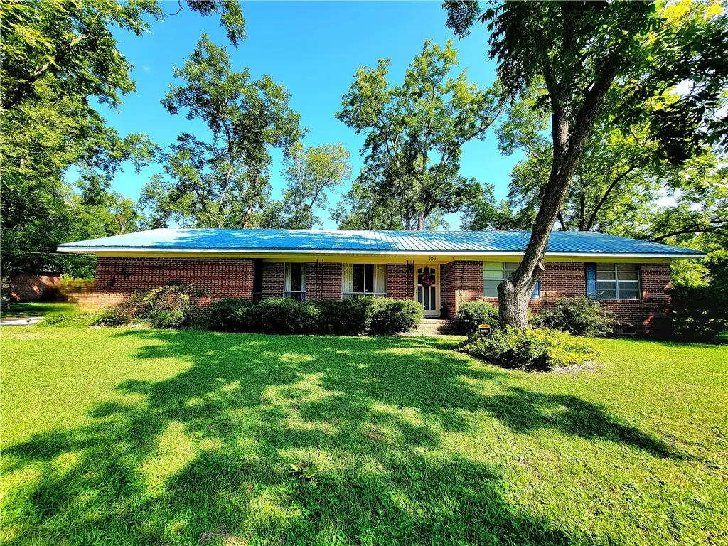 109 Hebard Street, Waycross