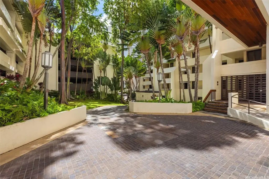501 Hahaione Street # 1/10k, Honolulu