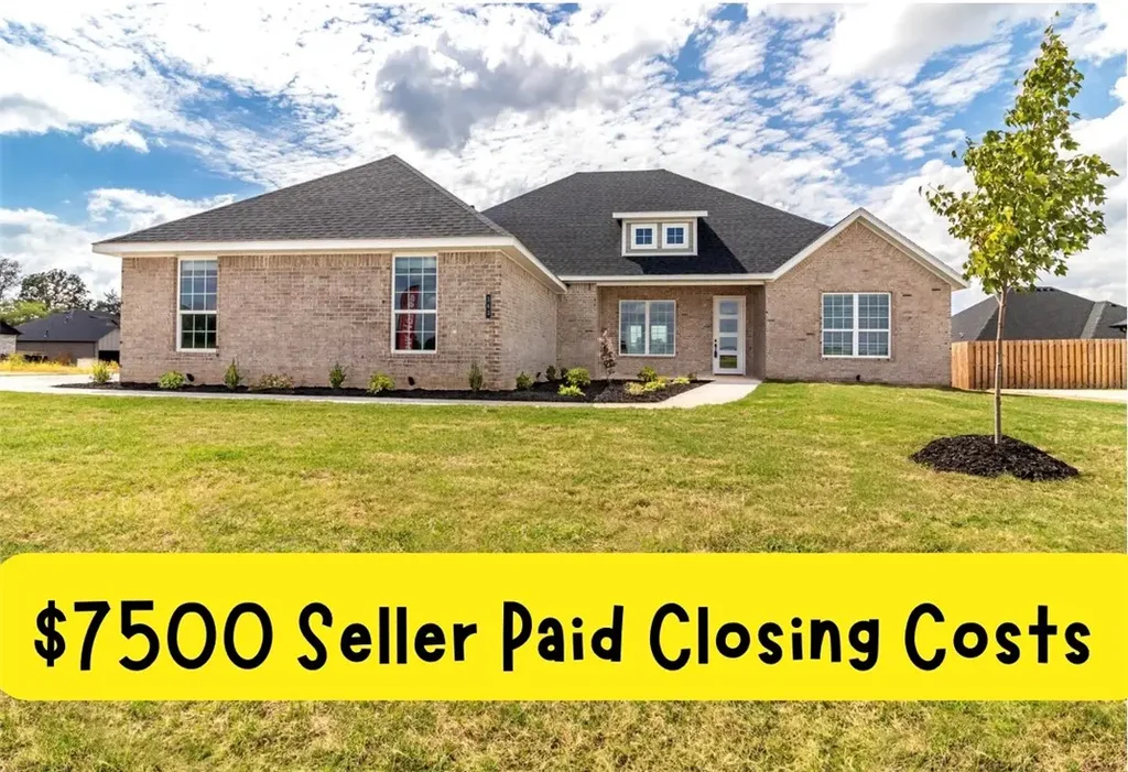 363 N Mantegani Road, Tontitown