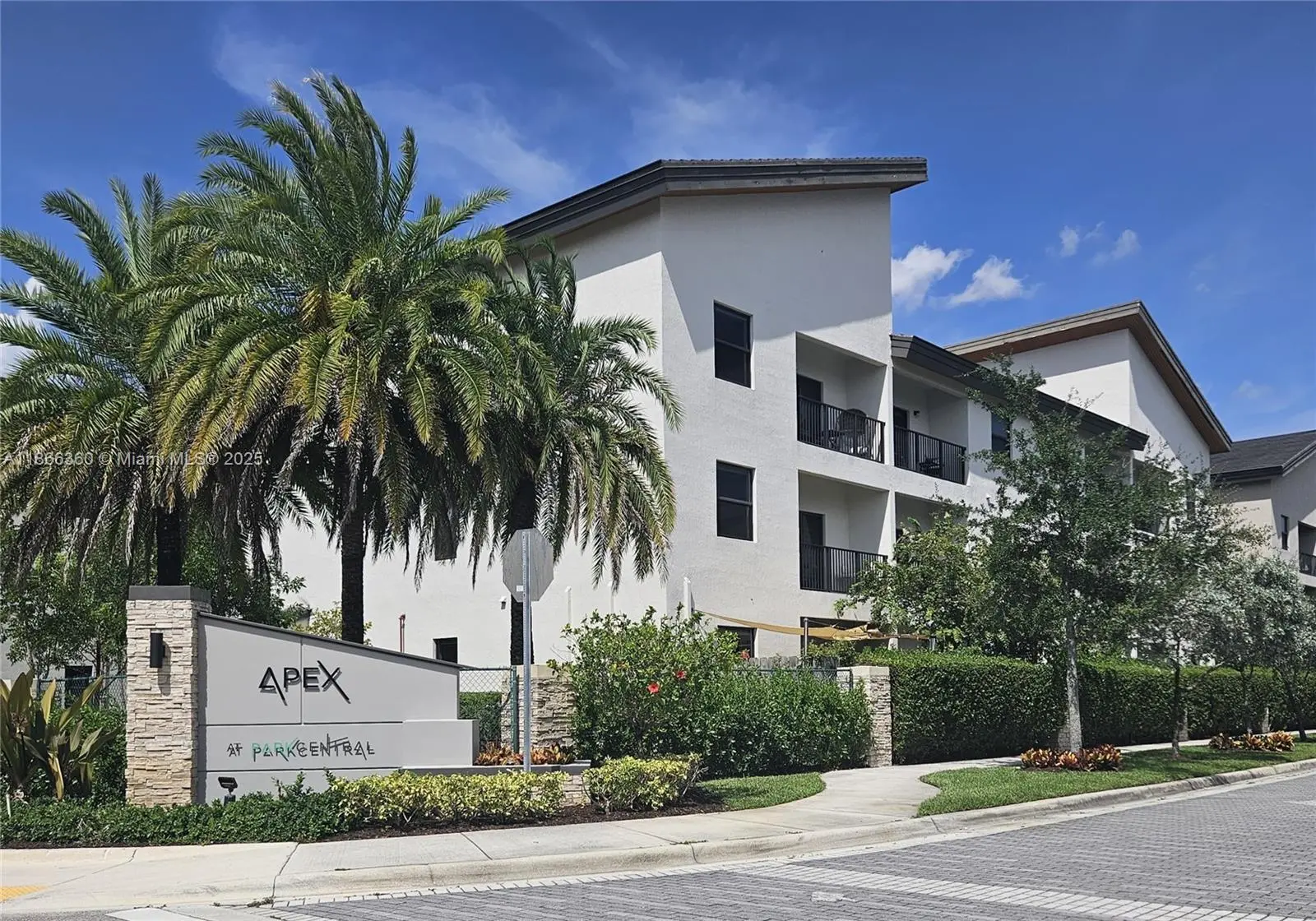 Photo of Listing #A11866360