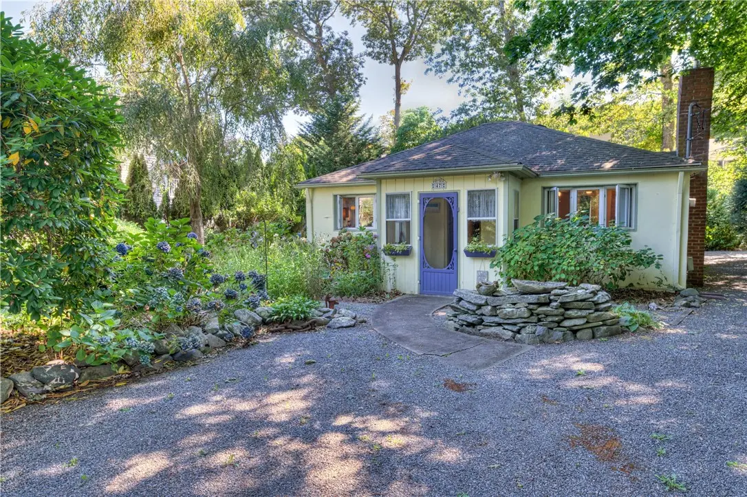 47 Wake Robin Trl, Narragansett