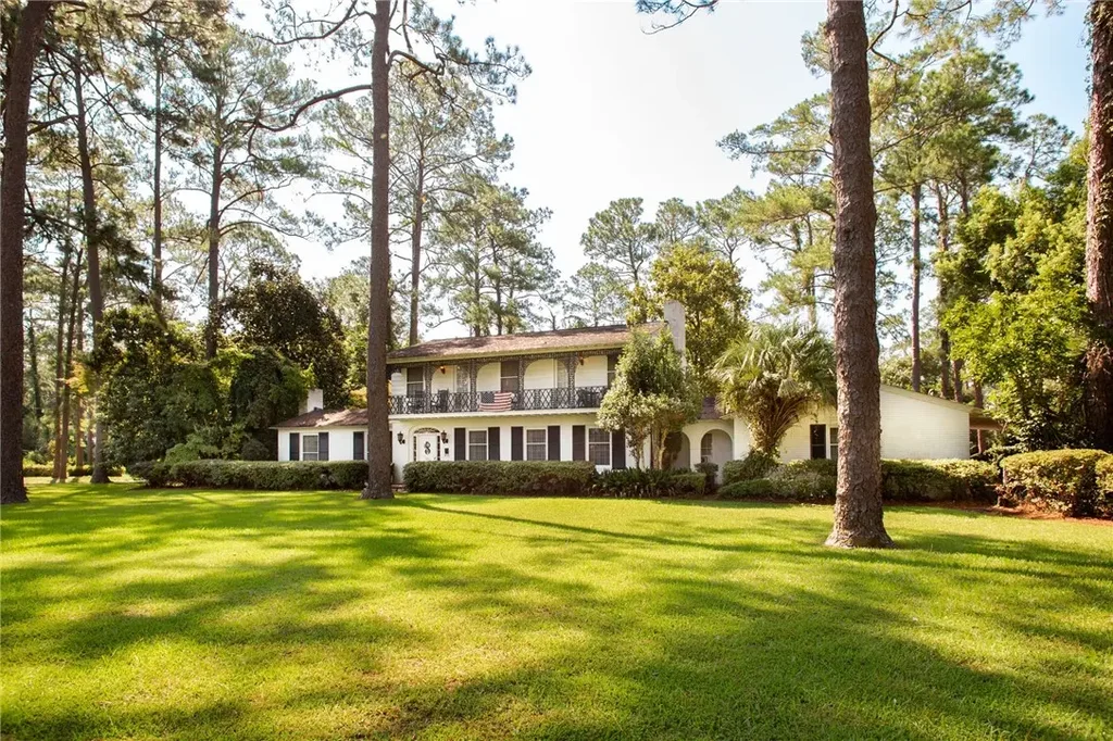 706 Cherokee Circle, Waycross