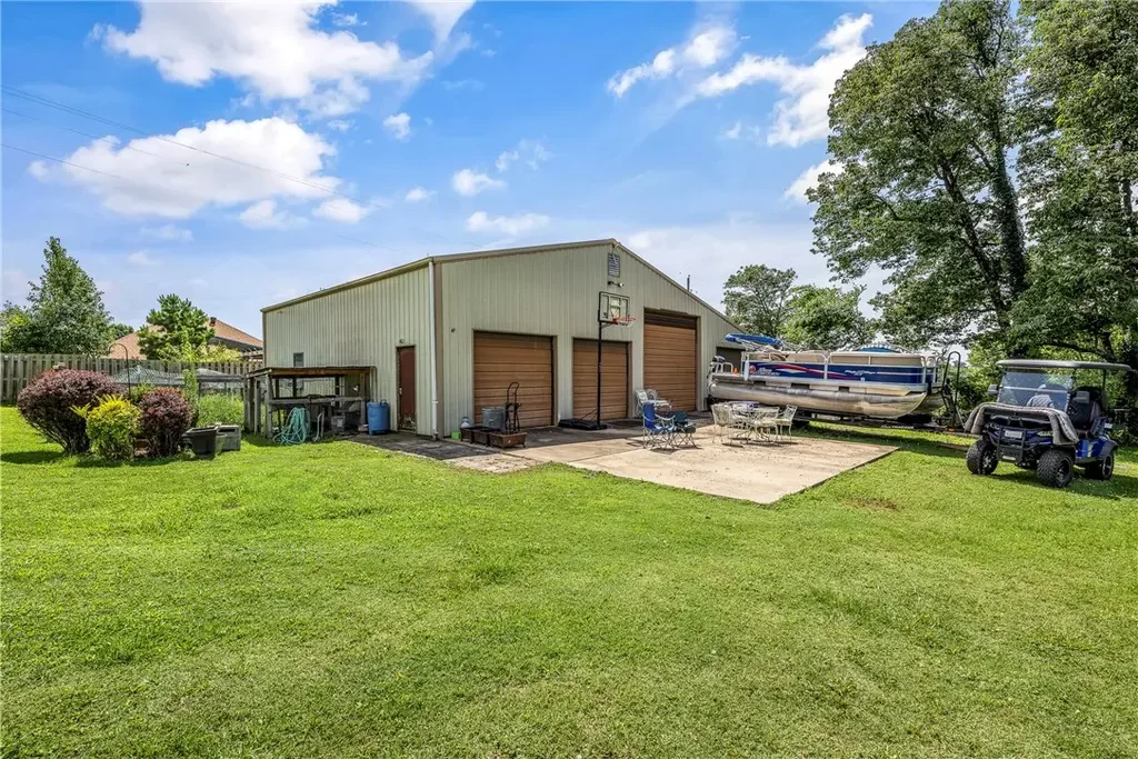 1111 Rocky Dell Road, Gravette