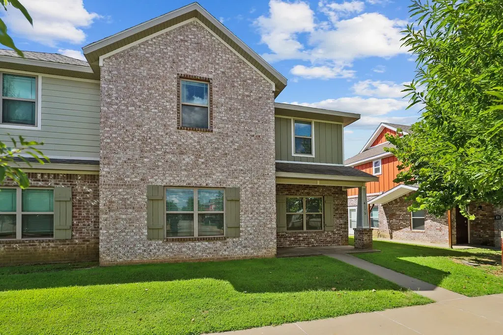 4173-4175 W Santa Maria Lane, Fayetteville