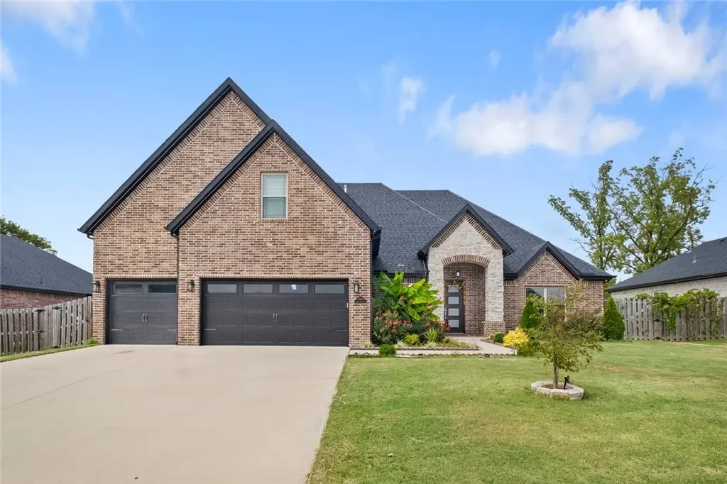 1010 Huntleigh Drive, Bentonville