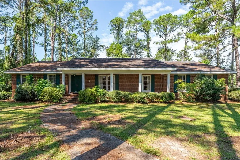 867 Kentland Drive, Waycross