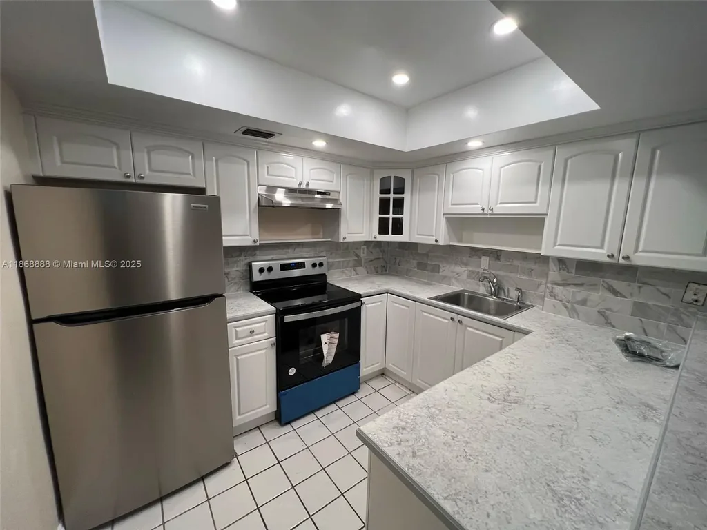 2605 Nw 47th Ter 103, Lauderdale Lakes