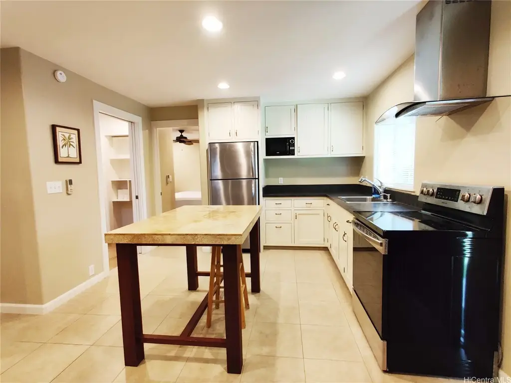 958 Holoholo Street # C, Kailua