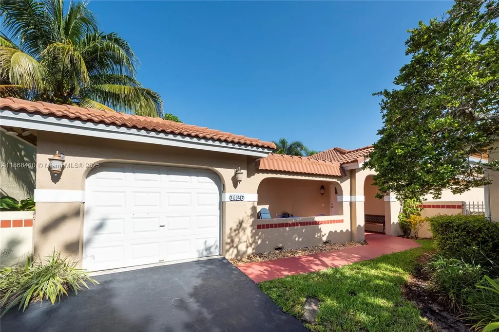 1426 Seagrape Cir, Weston